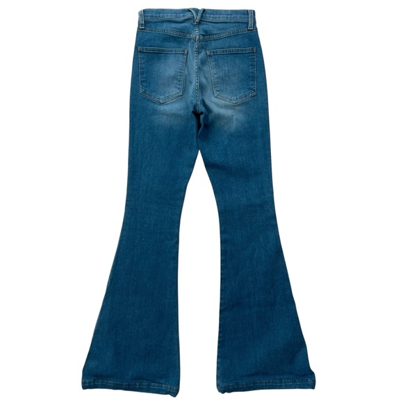 Veronica Beard Sheridan High Rise Bell Bottom Jeans in Lakeshore Wash SZ 28 - Picture 3 of 15